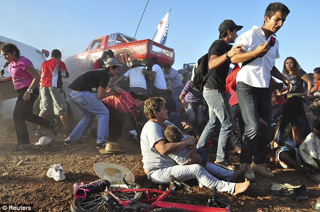 Horrorisztikus baleset történt az Extreme Aeroshow-n Mexikóban - videóval!