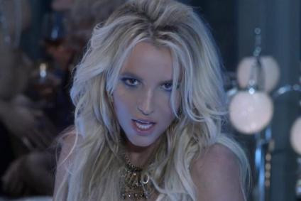 Britney Spears is falatnyi ruhában vonaglik az új klipjében (videó)