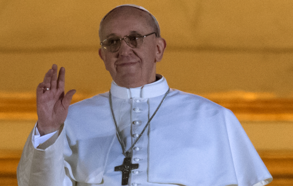 Ferenc pápa törődést és békét sürgetett a világban karácsonyi üzenetében
