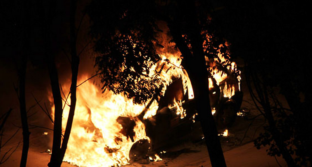 Felrobbant egy taxi Budapesten, egy másik autó pedig teljesen kiégett. (képek)