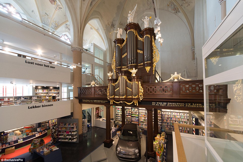 Bizarr: Templomból könyvesboltot csináltak