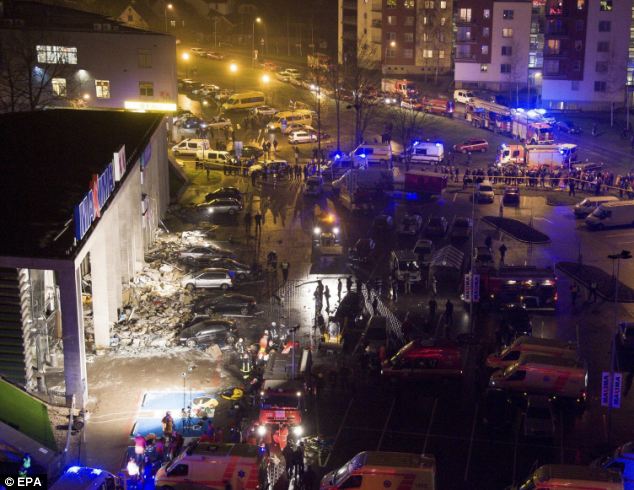 Legalább 32 ember meghalt Lettországban amikor összeomlott egy szupermarket teteje