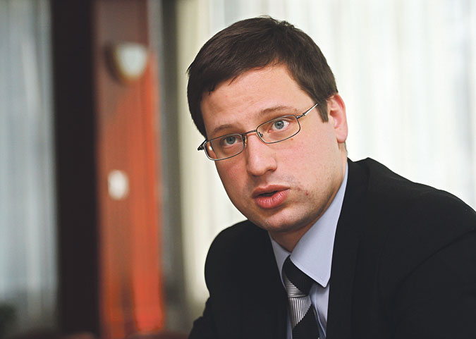 Simon-ügy - Fidesz: Simon adjon számot az osztrák számlán tartott pénzről!