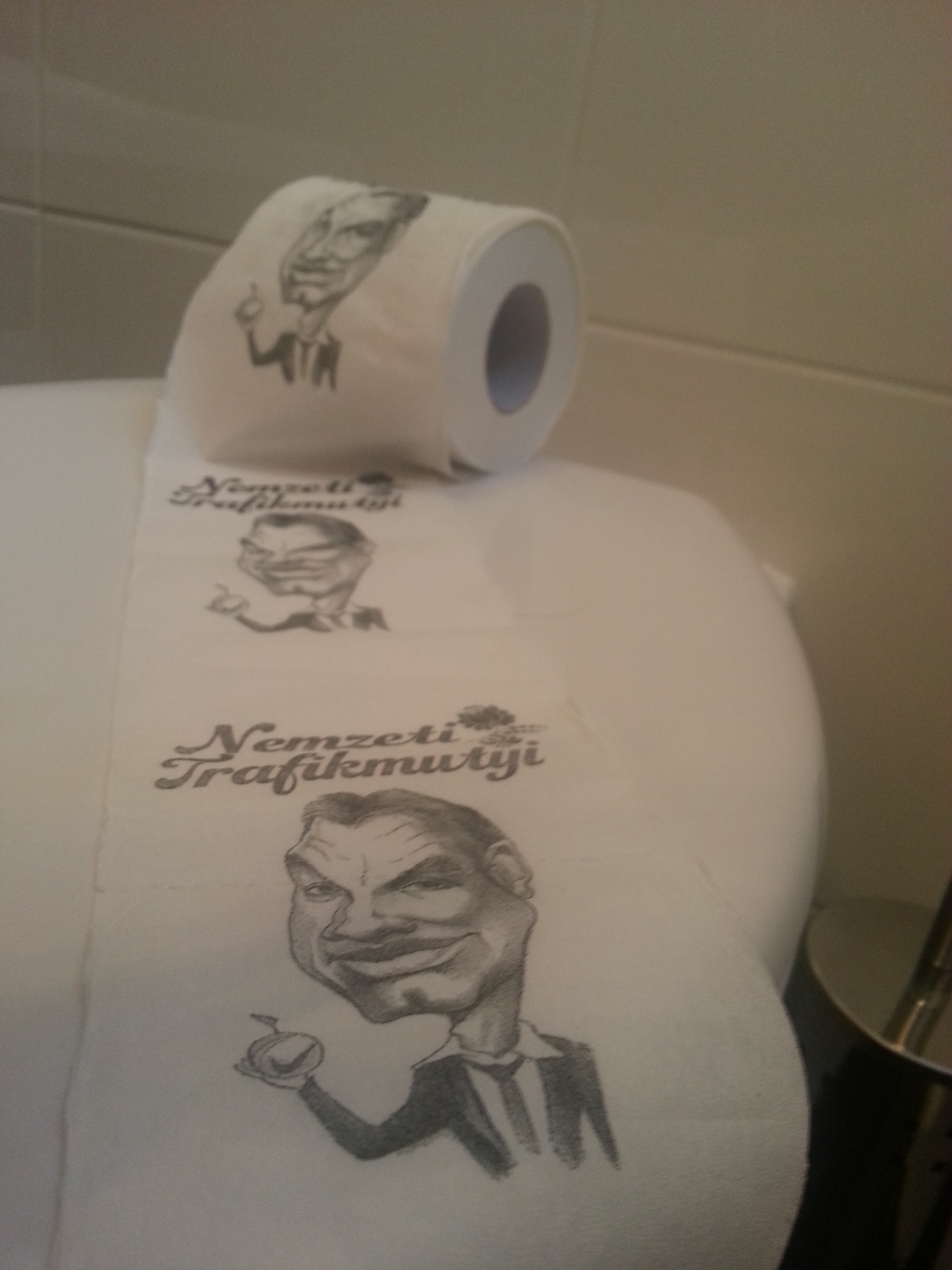 Vécépapírra nyomtatták Orbánt!