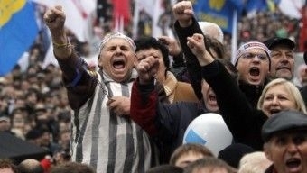 Ukrajnai tüntetések - Hatalmas tömeg Kijev központi terén az EU-ért és az ukrán elnök ellen