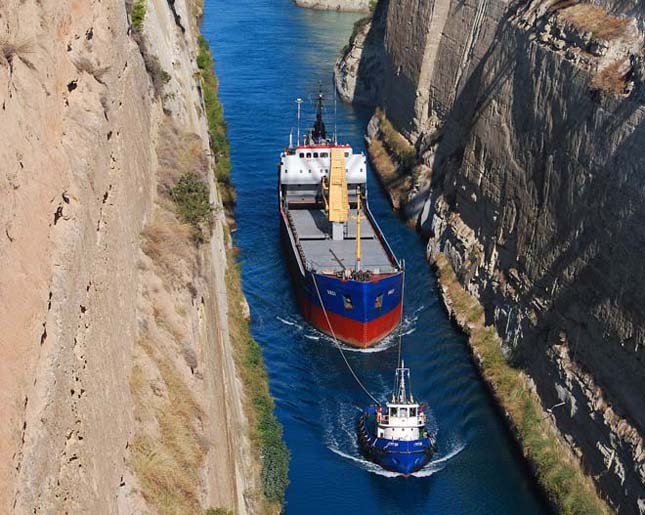 A Korinthoszi-csatorna, fontos szerepe a hajóközlekedésben