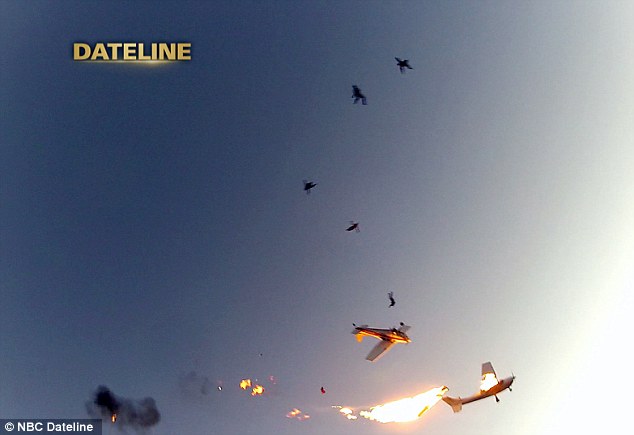 Az életükért ugrottak - Megrázó videó a wisconsini repülőgép ütközésről!