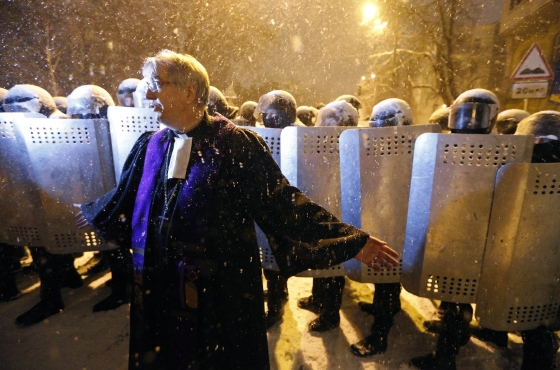 Ukrajnai tüntetések - Ellenzéki részvétellel megkezdődött a nemzeti kerekasztal-tanácskozás