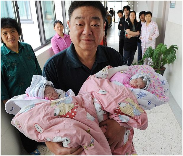 60 évesen szült ikreket egy kínai nő