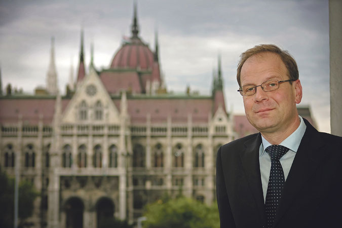 Navracsics: kinyílt a magyar közigazgatás az elmúlt négy évben