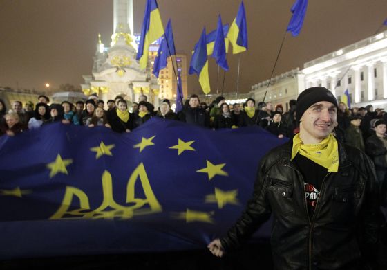 Ukrajnai tüntetés - Nyugodt volt az éjszaka, a tüntetők megerősítették a barikádokat