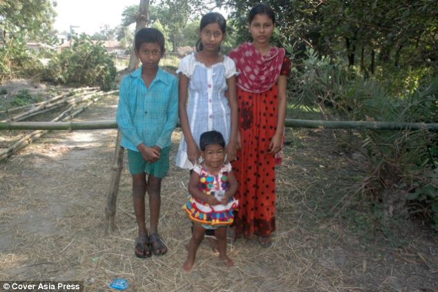Kétéves gyerek testében él a 19 éves indiai lány