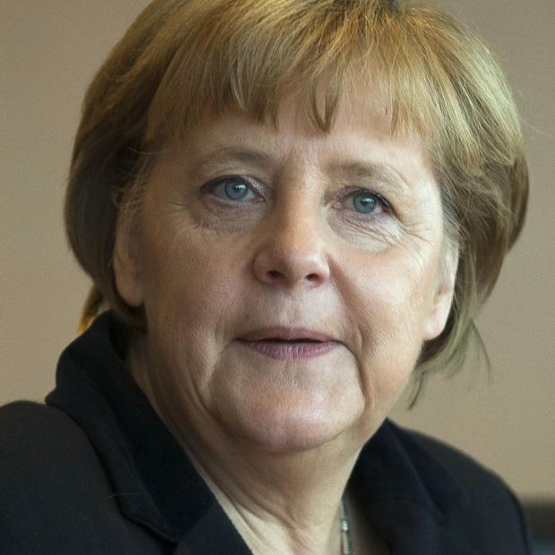 Medencesérülést szenvedett Angela Merkel
