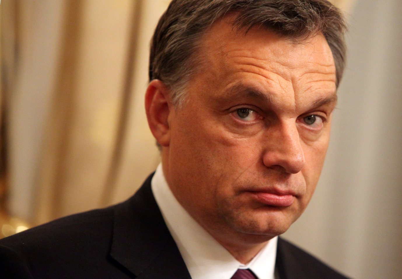 Orbán a WSJ-nek: a migrációs válság Európa stabilitását veszélyezteti
