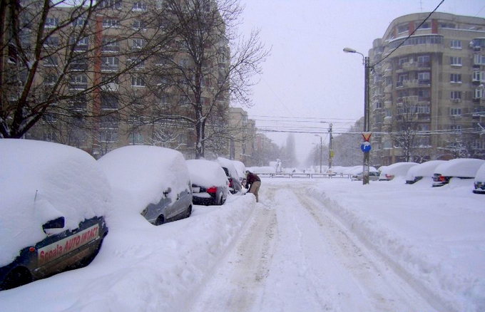 Havazás - Bukarestben kétnapos tanítási szünetet rendeltek el, Buzauban minden út járhatatlan