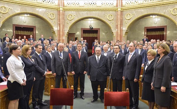 Választás 2014 - Hatvan pártot vett nyilvántartásba eddig a Nemzeti Választási Bizottság