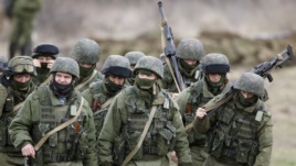 Ukrán válság - Az orosz csapatok megerősítik a krími ukrán egységek blokádját