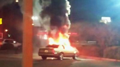Felgyújtotta a McDonald's előtt a párja autóját, mert nem kapott desszertet (videó)