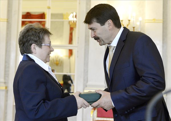 Áder János kitüntette Kónyáné Kutrucz Katalint