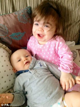 10 hónapos kisfiú adott csontvelőt a 2 éves nővérének 