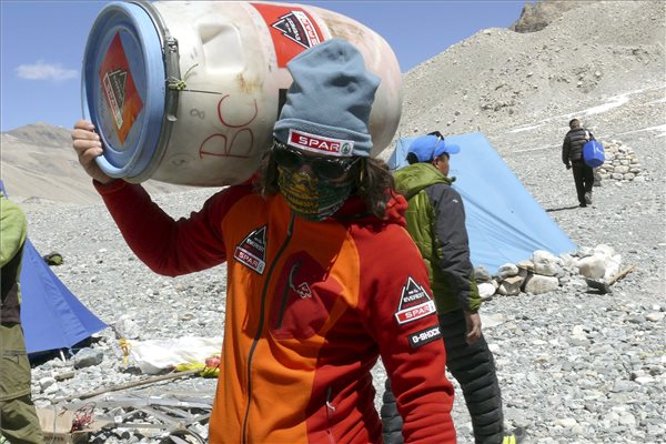 Everest-expedíció - Elérte az alaptábort Klein Dávid ( rövidhír )