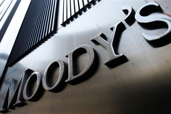 Negatívra rontotta a lengyel államadós-besorolás kilátását a Moody's