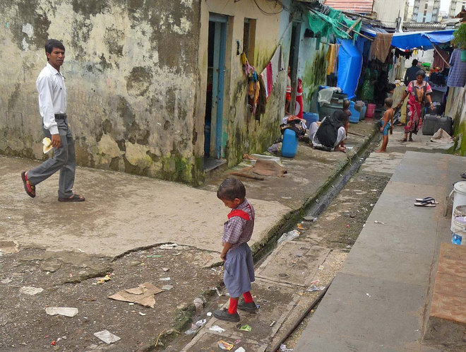 Az utcán vizelőket vízágyúval büntetik Indiában