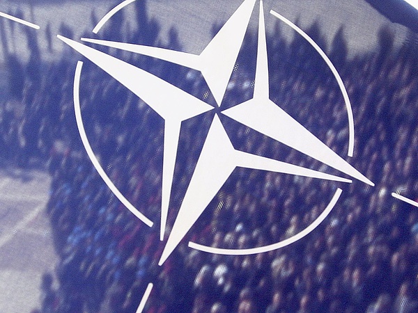 Zeman: európai egységek helyett a NATO-nak kellene védelmeznie az EU határait