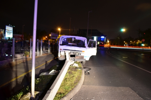Részeg győri sofőr letarolta a villanyoszlopot