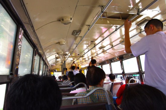 Pelenkát kell viselniük a thai buszsofőröknek szünet hiányában