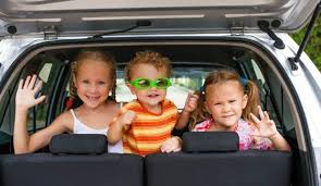 Így utazzunk gyerekkel az autóban