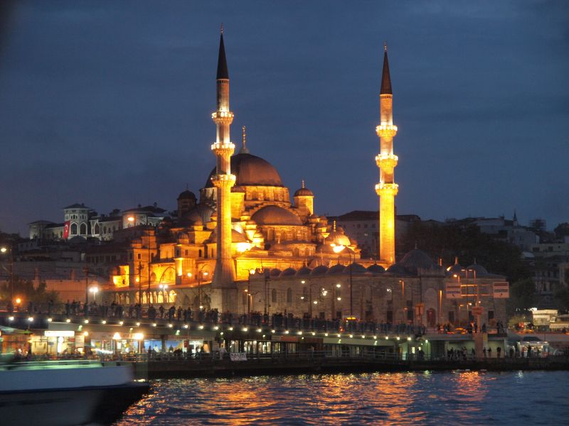 Letartóztattak három merényletre készülő feltételezett dzsihadistát Isztambulban