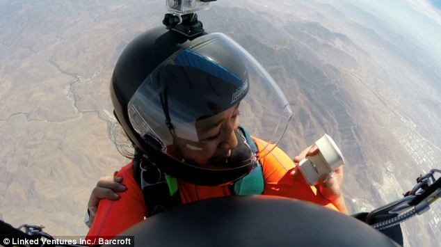 3800 méter magasban kérte meg barátnője kezét! - videó