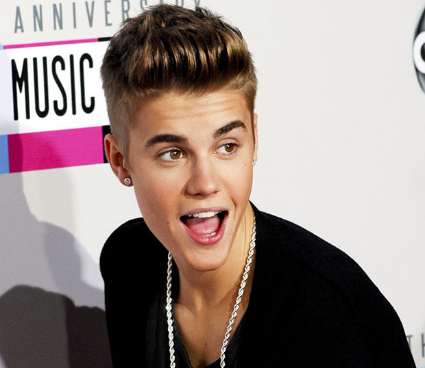 Justin Bieber két év próbaidőt kapott a tojásdobálásért