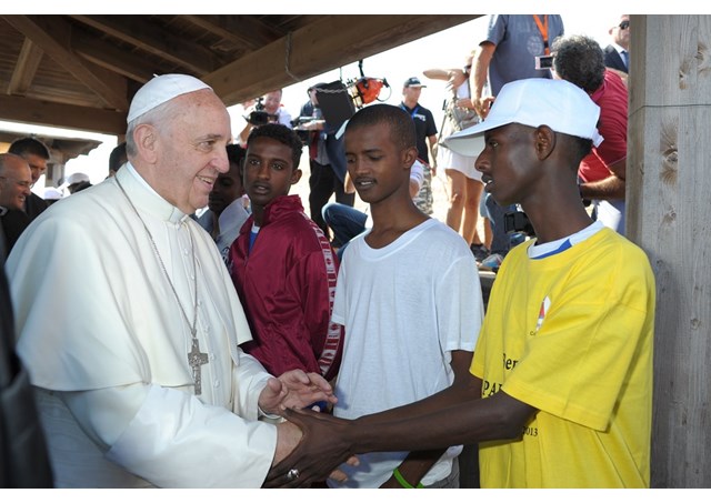 Menekülttragédiákról üzent Ferenc pápa