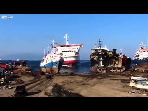 Extrém kikötést produkált a nagy hajó - videó