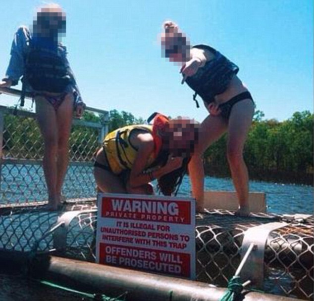 A legveszélyesebb selfie? A krokodil csapdás selfie a turisták kedvence  