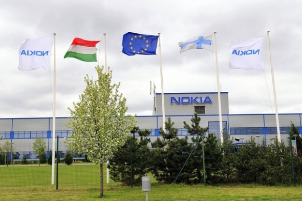 Nokia - Öthavi többlet távolléti díjat kapnak a Nokia komáromi gyárából elbocsátott dolgozók