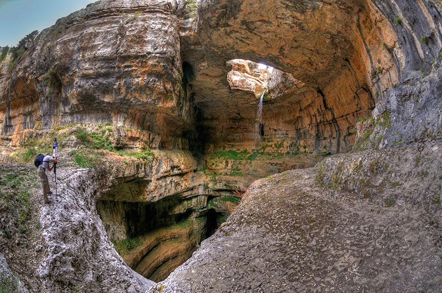 Egy libanoni barlang csodálatos vízesése