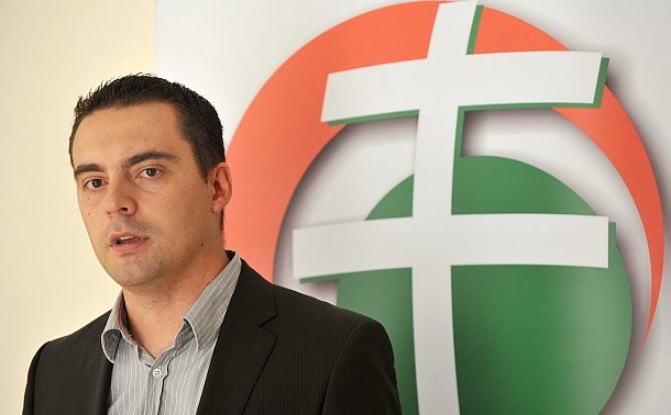 Vona: csak a Jobbik képes leváltani a kormányt, de ehhez személyi változás kell