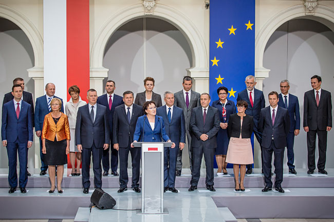 Letette esküjét az új lengyel kormány