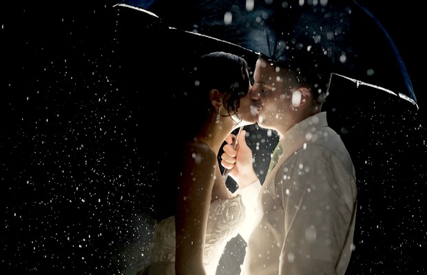 Lenyűgöző esküvői képek, amik esőben készültek