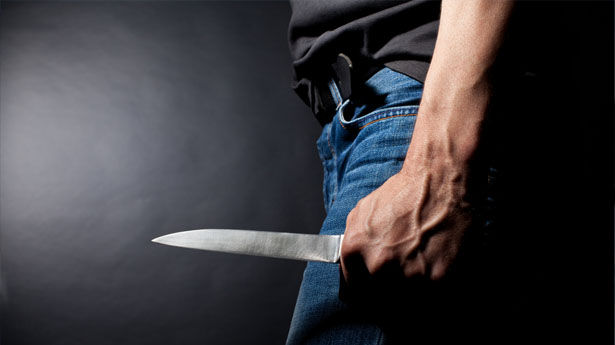 Késsel megvágták egy férfi nyakát Tápiógyörgyén