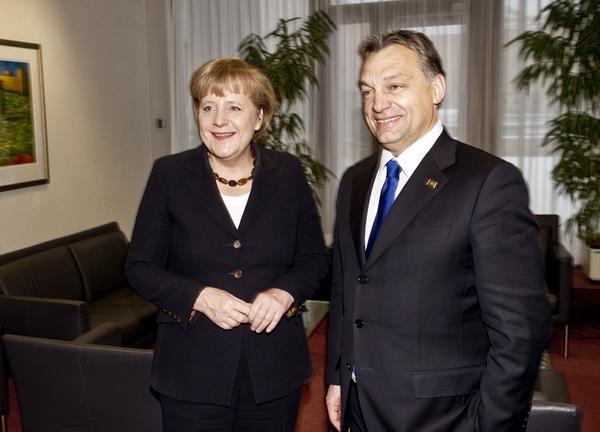Orbán kül- és energiapolitikáról tárgyalt Merkellel Milánóban