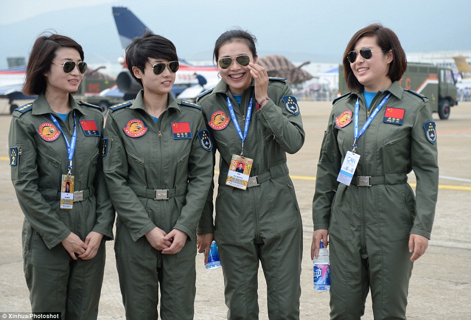 Az első női Top Gun pilóták Kínában 