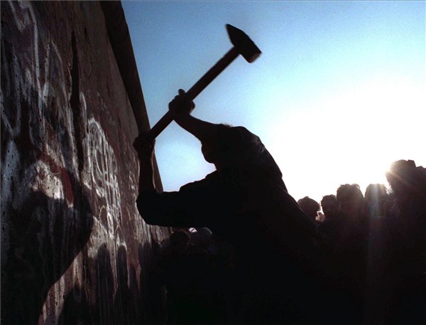 Közép-Európa 1989 - Brüsszel is üdvözli a fal leomlásának évfordulóját