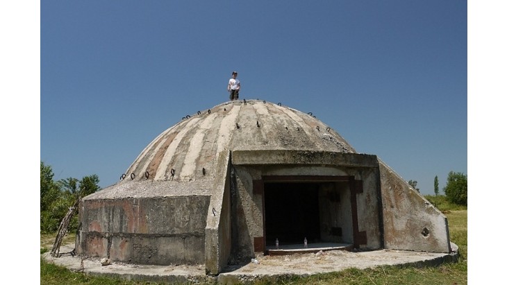 Megnyitották Enver Hodzsa volt albán kommunista vezető atombunkerét