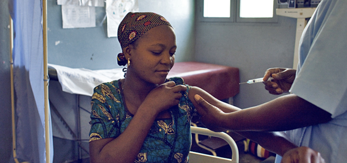 Kenyában elindult a faji alapú sterilizálás, vakcinákkal - video 18+