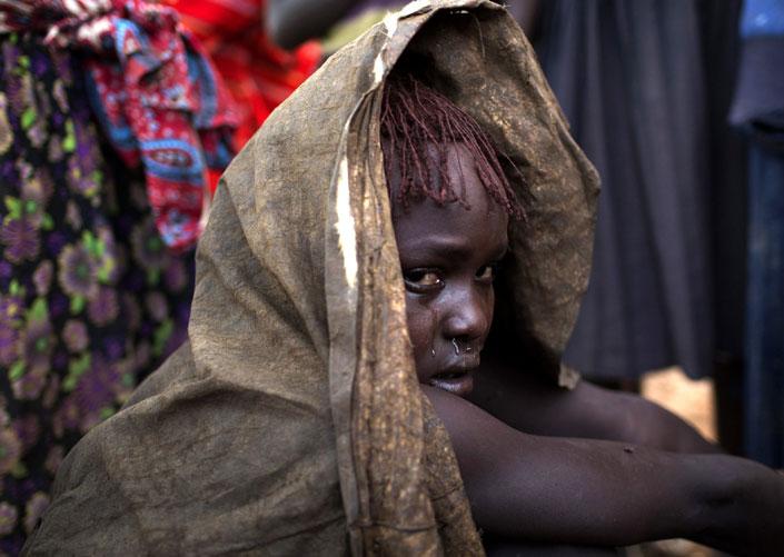 Megrázó fotók a lányok megcsonkításának barbár szokásáról Kenyában! -18+!