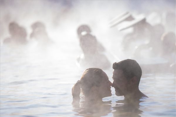 Fürdőzők az Aquarius Élményfürdőben Nyíregyházán
